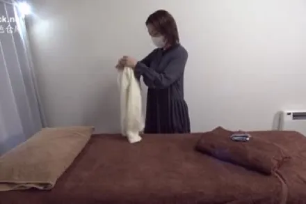 FC2-PPV-4683448 肌肤光滑可爱的贵妇光临