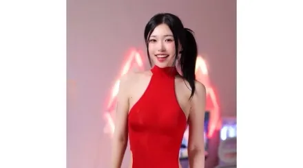 紅旗袍黑絲大長腿整個母狗姿態高清自慰欠操