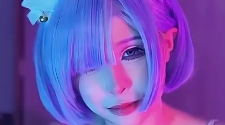 Cosplay 雷姆 趴在身上抚摸调情 深喉口交舔舐鸡巴 上位骑乘插入榨精后中出内射 婉婉儿