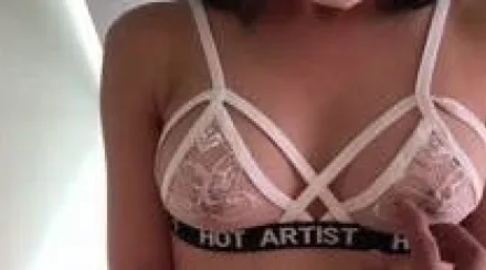 FC2-PPV-4598143 她拥有美丽的乳房和丰满的臀部