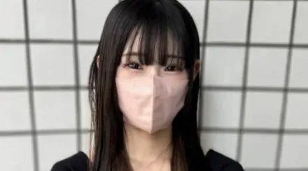 FC2-PPV-4691899 笑容迷人的苗条贫乳J系少女与她亲吻不停