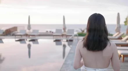 HongKongDoll - 夏日回憶 壹 性感泳裝無套爆操偶姐姐白虎嫩穴