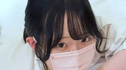 FC2-PPV-4692702 脱下内衣的SSS级白皙清纯美少女被电动按摩棒玩到高潮