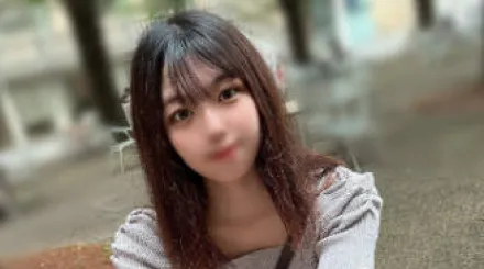 FC2-PPV-3979656 一个对男人毫无经验的女大学生脱掉了内裤