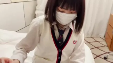 FC2-PPV-4598225 娇小小恶魔一插入就变身成欲女