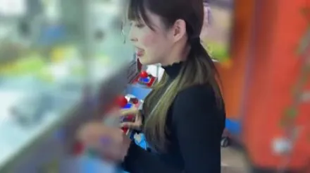 FC2-PPV-4722969 用无法停止的活塞深入阴道痉挛多次高潮