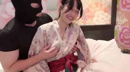 FC2-PPV-4734552 以最强3P方式发射4次与男友一起享受欲望的满足的3P