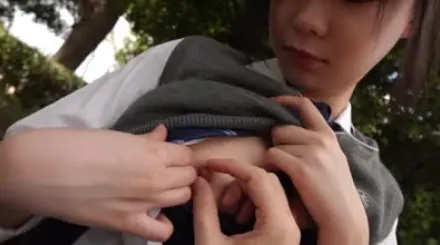 FC2-PPV-4413648 纯真娃娃脸未处理毛茸茸可爱女光天化日公开猥亵