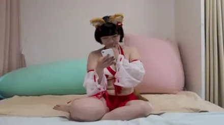 FC2-PPV-4208654 清纯的巫女喊着已经高潮了