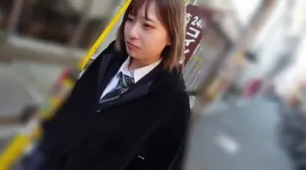 FC2-PPV-4242545 学校翘课中的美形学生