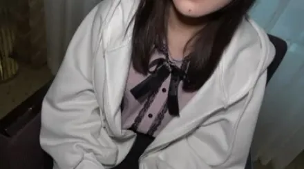 FC2-PPV-4222654 金钱困窘的低落酱