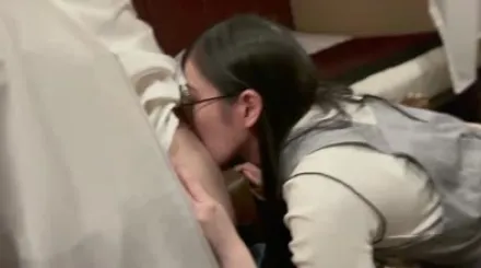 FC2-PPV-4742468 童颜清纯朴素可爱苗条美女过夜中出三连发