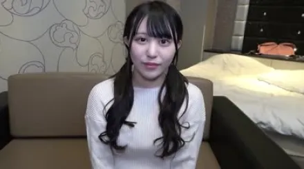 FC2-PPV-3299193 皮肤白皙身材苗条的便利店店员