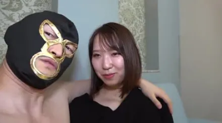 FC2-PPV-3334361 她却被中年男人的大屌狠狠地吸了进去