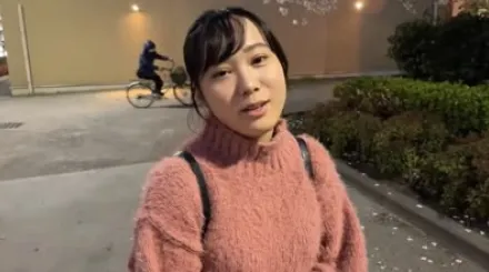 FC2-PPV-3335719 双腿颤抖着达到高潮