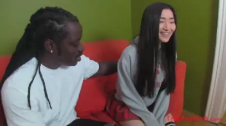 FC2-PPV-3185230 一对情侣不远万里去海外让女友被黑人干还让黑人内射