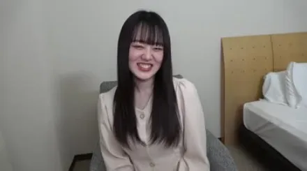 FC2-PPV-3239447 美丽纯洁的黑发女孩