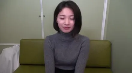 FC2-PPV-3184504 天真而严肃的美女