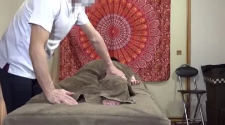 FC2-PPV-4587918 看似纯情的微胖少女握住肉棒瞬间觉醒