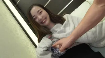 FC2-PPV-3157098 笑容迷人20岁女孩