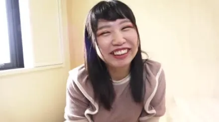 FC2-PPV-3102466 看起来可爱清纯的少女是个十足的荡妇