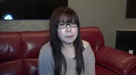 FC2-PPV-4762037 戴眼镜的21岁女大学生