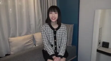 FC2-PPV-4588448 虽然有着偶像般的整洁外貌但性欲强烈