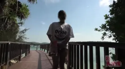 FC2-PPV-4703507 景点与公园海滩露出胸部阴部驾车中疯狂自慰实录