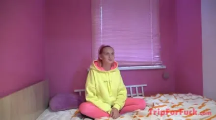 FC2-PPV-2415422 和我住在一起的身材超棒的年轻保姆