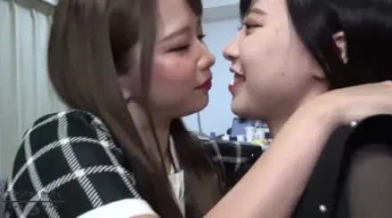 FC2-PPV-2242153 后宫3P中失去了童贞