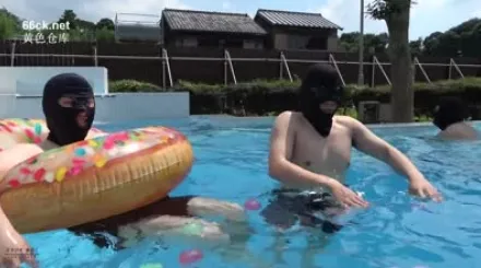 FC2-PPV-4597499 童贞夏日泳池乱交会