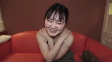 FC2-PPV-1720351 在大公司上班的严肃清纯女孩