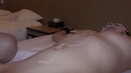 FC2-PPV-1728068 一名妻子在健身房做有氧运动时