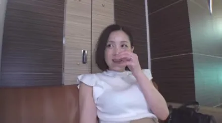 FC2-PPV-4576436 一位优雅的已婚女人孤独的阴部她已经八年没有性生活了