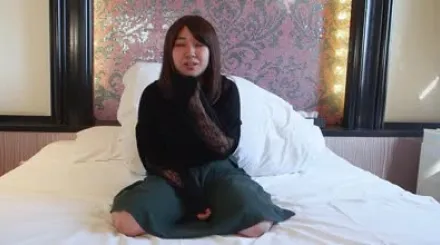 FC2-PPV-4577776 想改变自己羞涩紧张定格表情