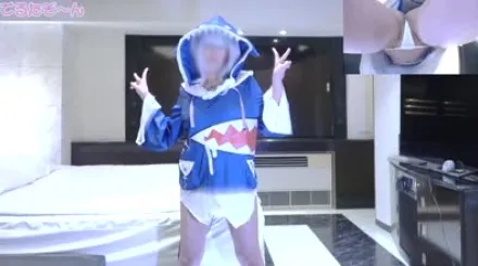 FC2-PPV-4570610 纤腿大阴唇少女鲨鱼玩具狂虐