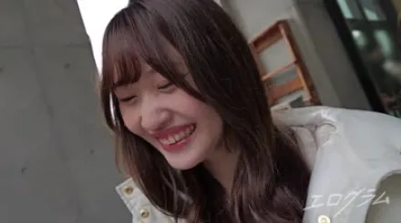 FC2-PPV-4715828 为了保持清纯的形象