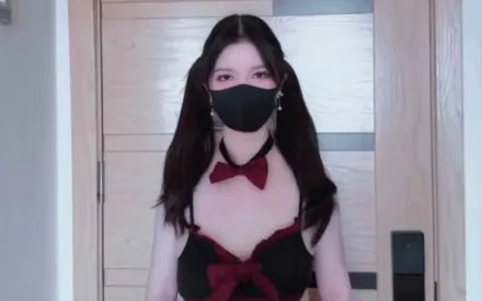 撅高高屁股主動用小穴溫暖爸爸的大雞巴 狐不妖