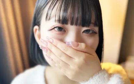 FC2-PPV-4667023 天真的笑容