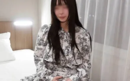 FC2-PPV-4598367 阴毛浓密女孩被劝说现场不戴安全套拍摄