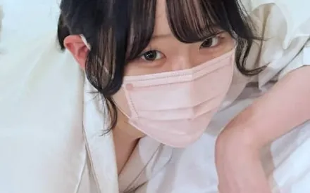 FC2-PPV-4692702 脱下内衣的SSS级白皙清纯美少女被电动按摩棒玩到高潮