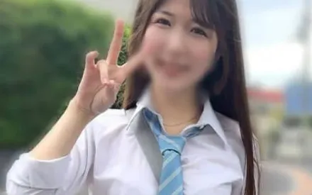 FC2-PPV-4598496 她有一张超级可爱的脸