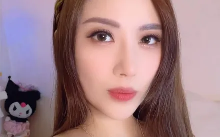 FC2-PPV-4547247 我喜欢让我的性感姐姐型女友假装是我的秘书来挑逗我