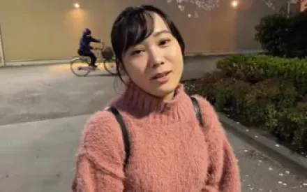 FC2-PPV-3335719 双腿颤抖着达到高潮