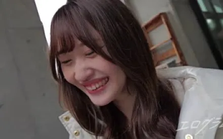 FC2-PPV-4715828 为了保持清纯的形象